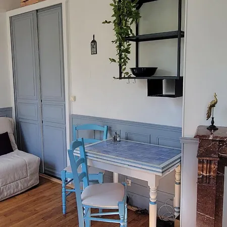 Lovely Bright With Great Transport Access Appartamento Parigi