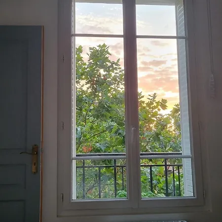 Lovely Bright With Great Transport Access Parigi